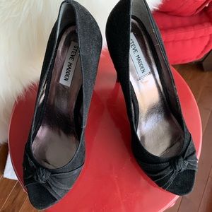 NWOB Steve Madden Suede Peep Toe Heels-size 7.5